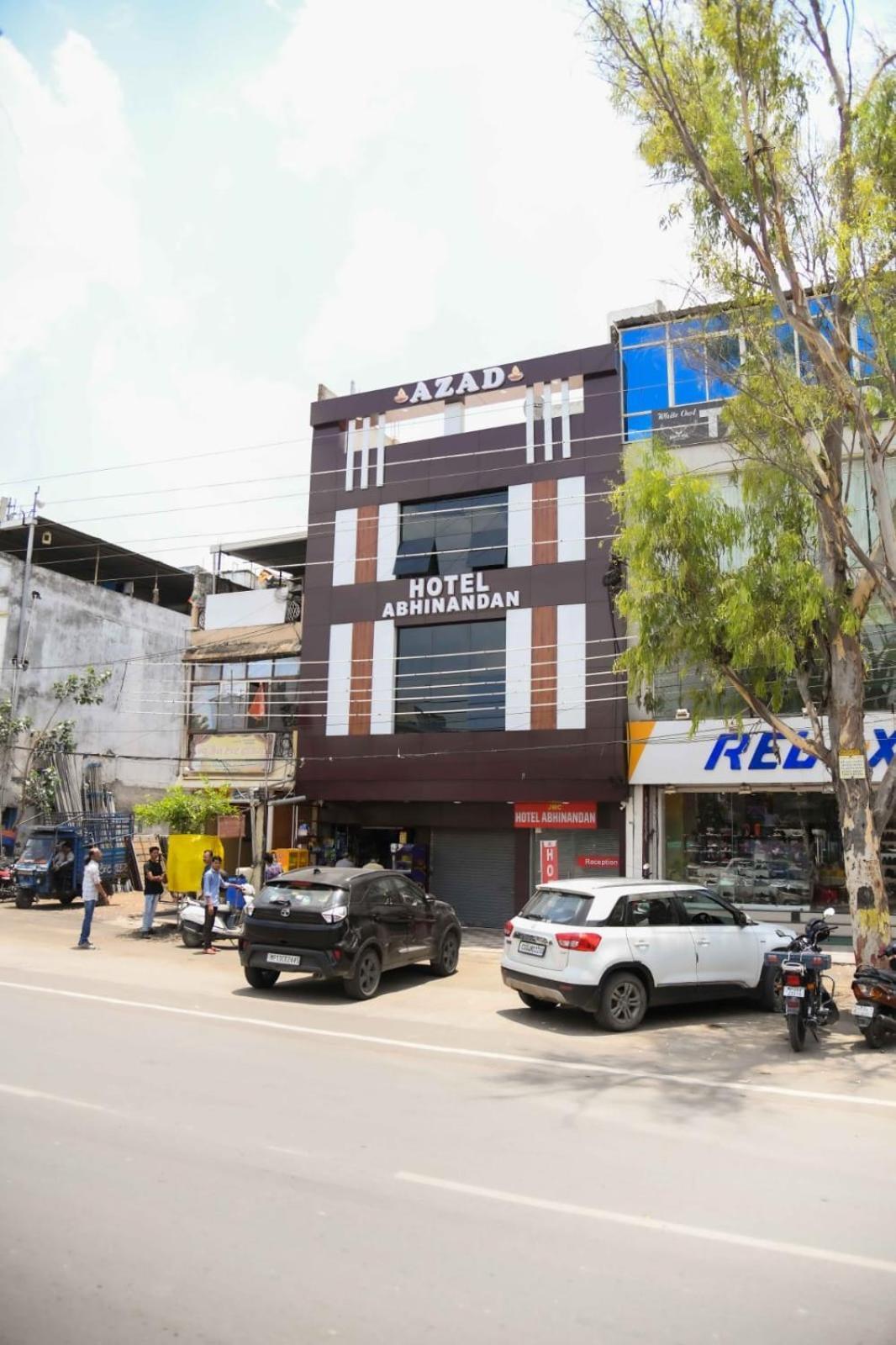 Hotel Abhinandan Indaur Kültér fotó