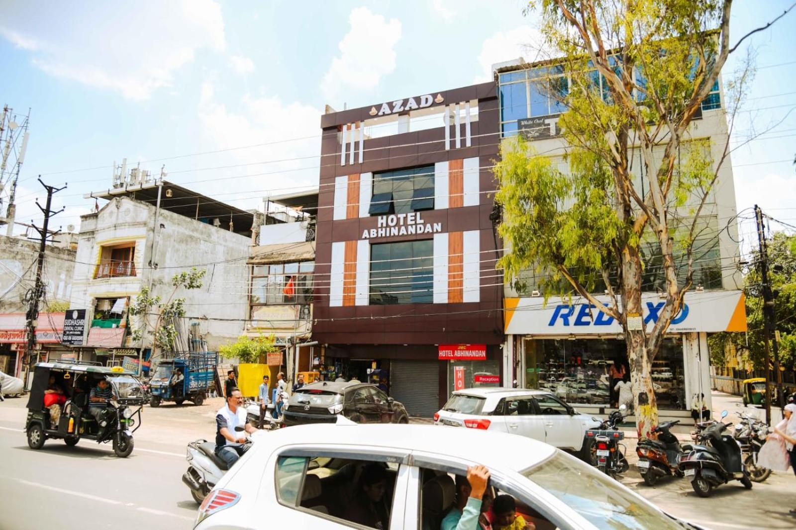 Hotel Abhinandan Indaur Kültér fotó