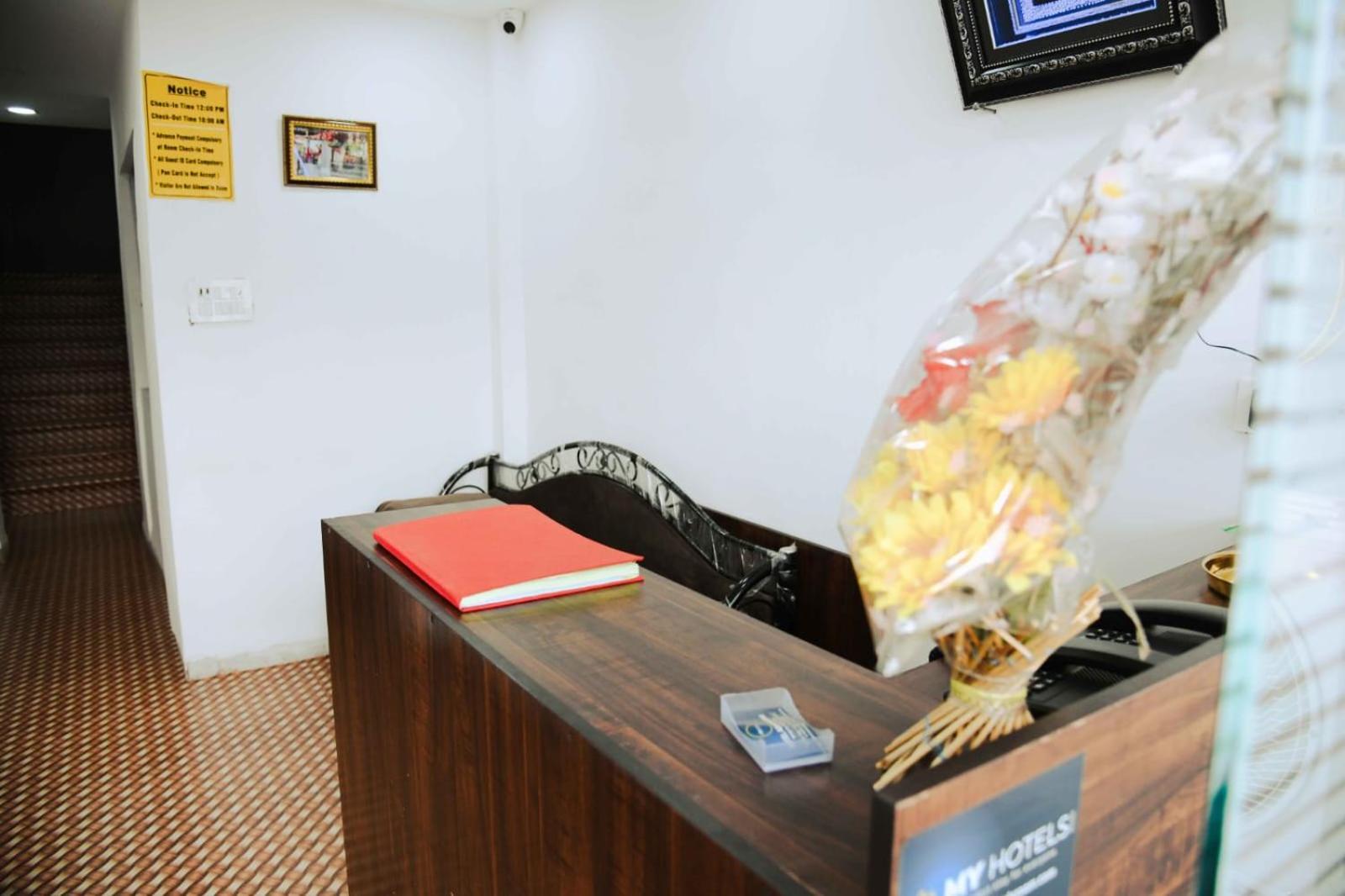 Hotel Abhinandan Indaur Kültér fotó